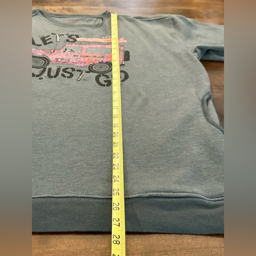 🌟 Natural Life “Let's Just Go” Graphic Sweatshirt w/pockets - Picture 5 of 7